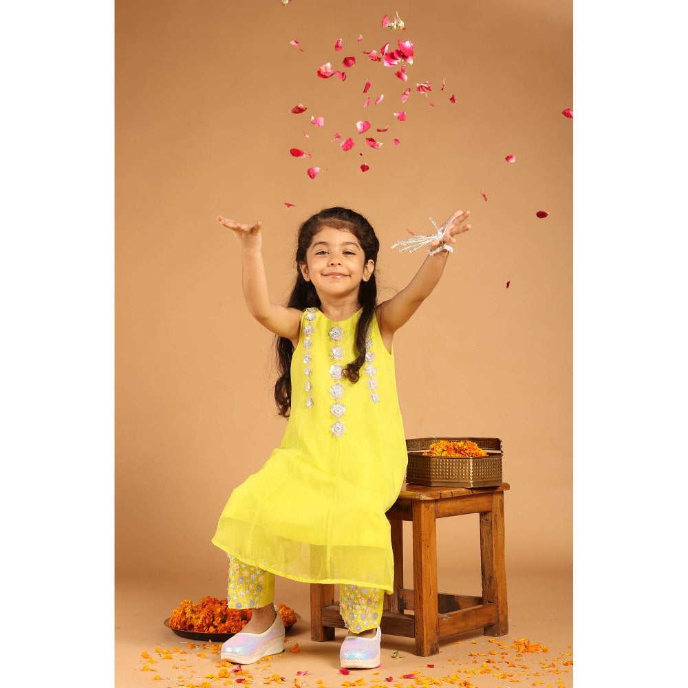 Tilsim by Sagarika Mehrotra Peeli Rajnigandha Kurta With Pant