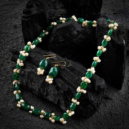 TOTAPARI Emerald Green Stones And Pearls Necklace with Earrings