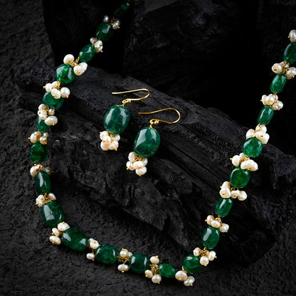 TOTAPARI Emerald Green Stones And Pearls Necklace with Earrings