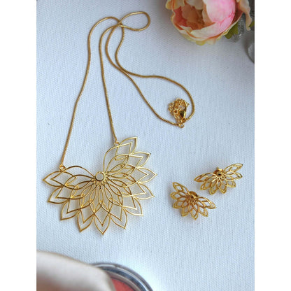 TOTAPARI Gold Lotus Bloom Jewellery Set