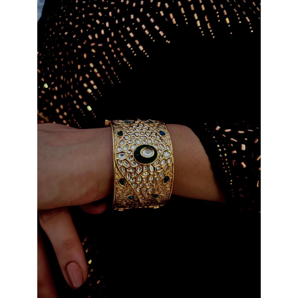 Tussya by Shreya Shazra Cushion-Cut Kada