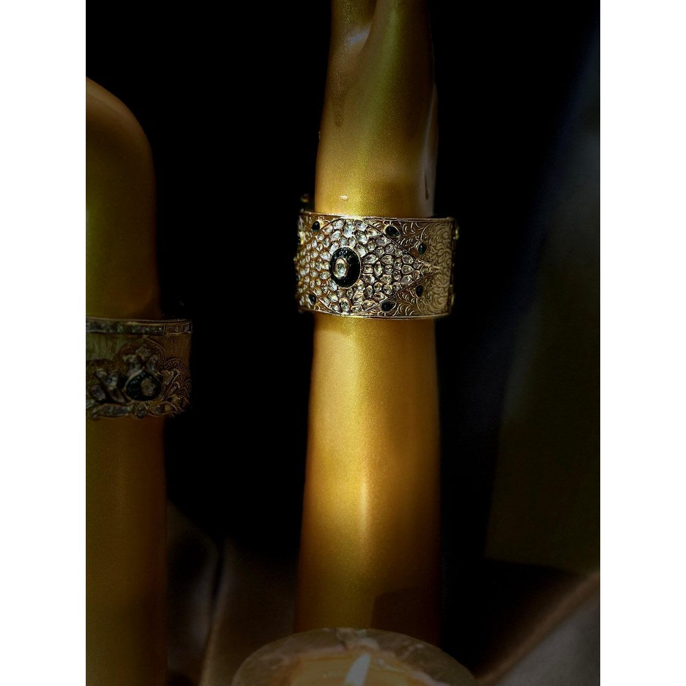 Tussya by Shreya Shazra Cushion-Cut Kada