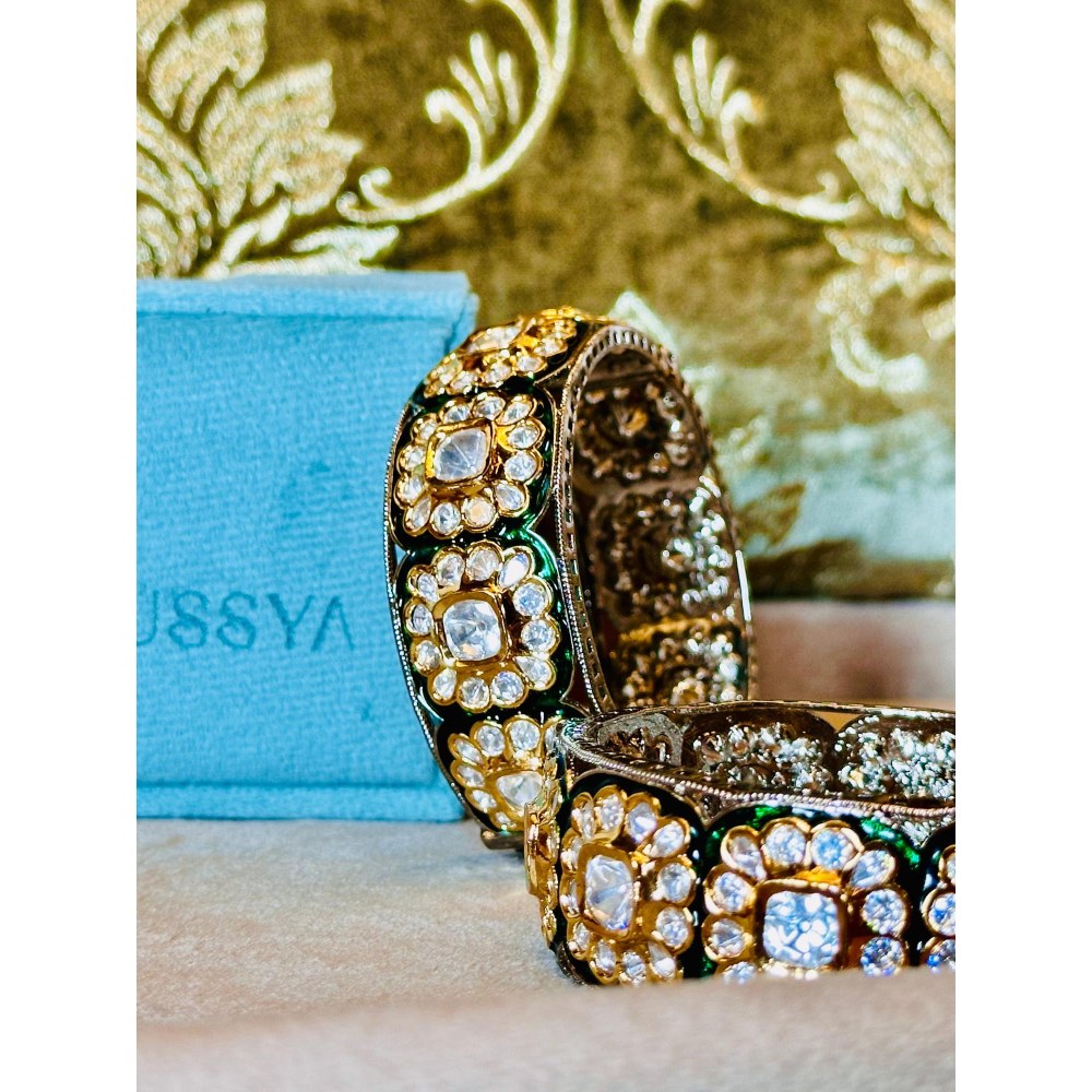 Tussya by Shreya Baghban Kada Set