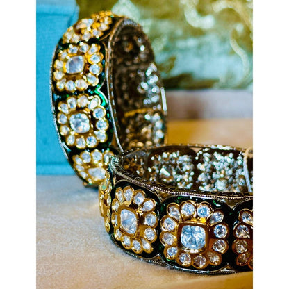 Tussya by Shreya Baghban Kada Set