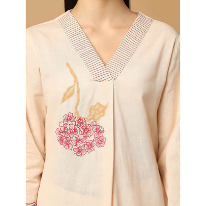 "Two Sisters" by Gyans Peach Floral Applique Kurta with Pant and Dupatta (Set of 3)