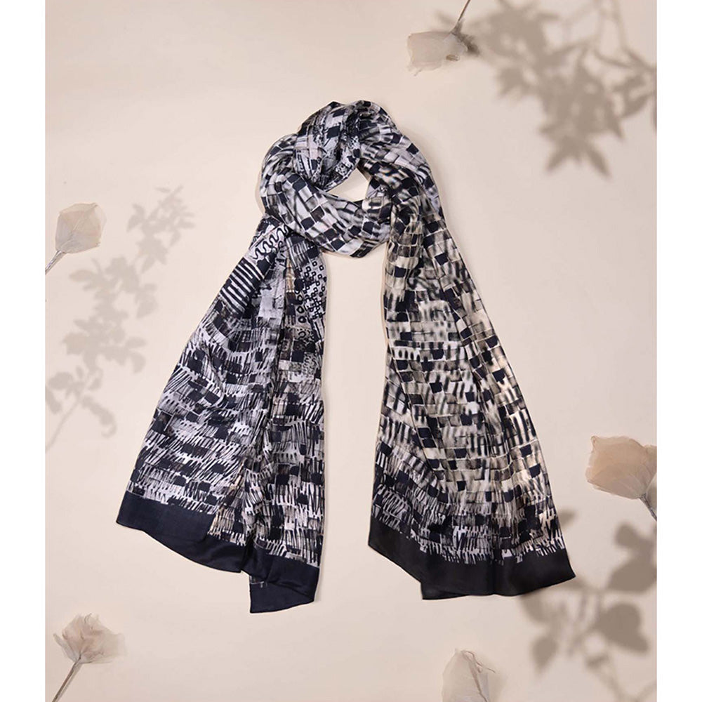 UNALLUME BY NISHA Floral Radiance Silk Scarf