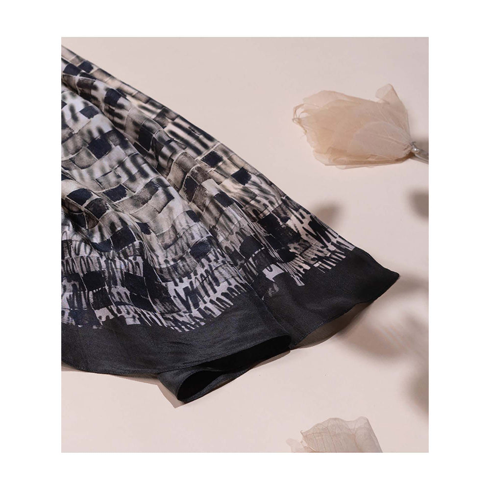 UNALLUME BY NISHA Floral Radiance Silk Scarf