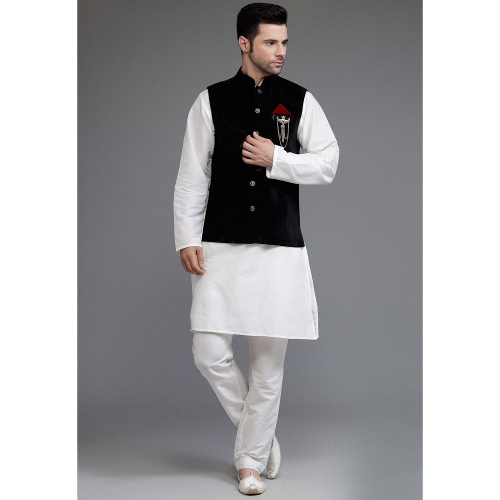 UTSAV FASHION Cotton Silk Off White Kurta with Pyjama and Nehru Jacket