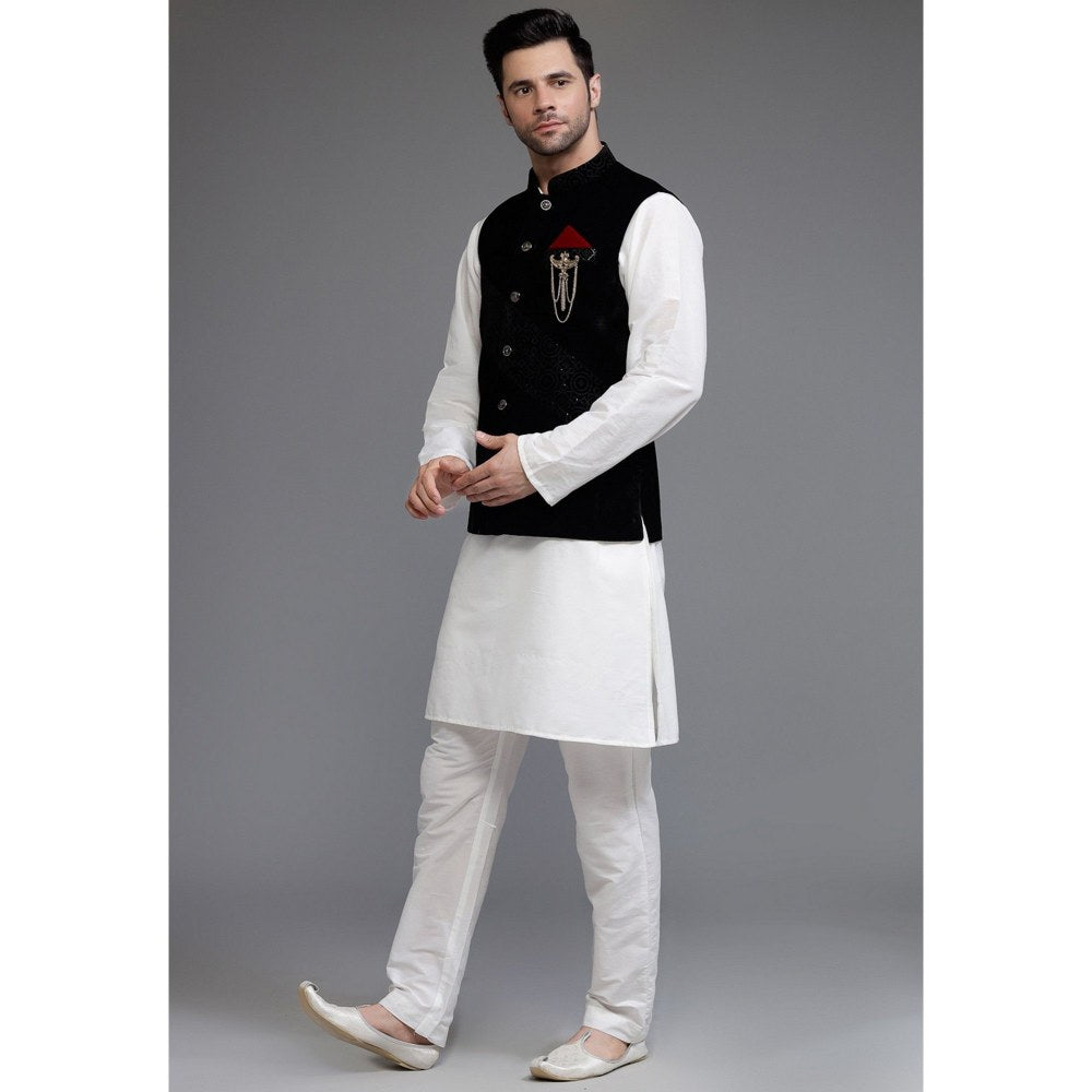 UTSAV FASHION Cotton Silk Off White Kurta with Pyjama and Nehru Jacket