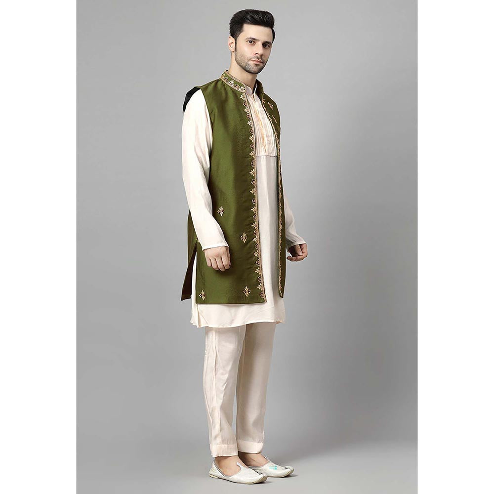 UTSAV FASHION Men Green Beads and Stones Kurta with Pant and Jacket