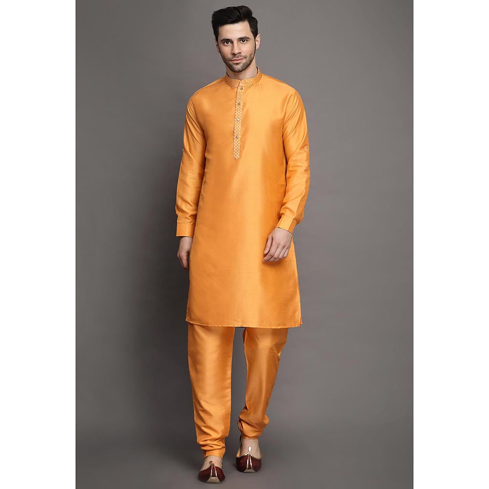 UTSAV FASHION Mandarin Collar Regular Kurta with Churidar