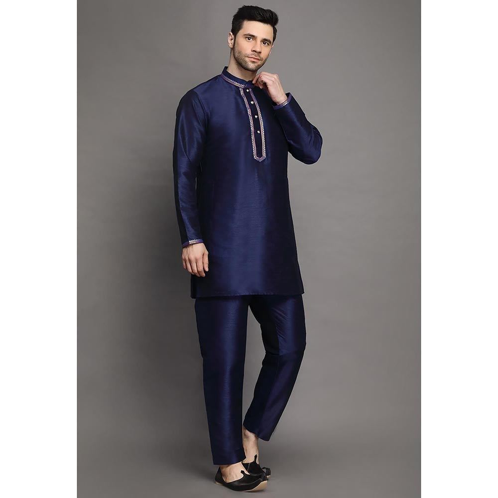 UTSAV FASHION Mandarin Collar Zari Straight Kurta and Pant