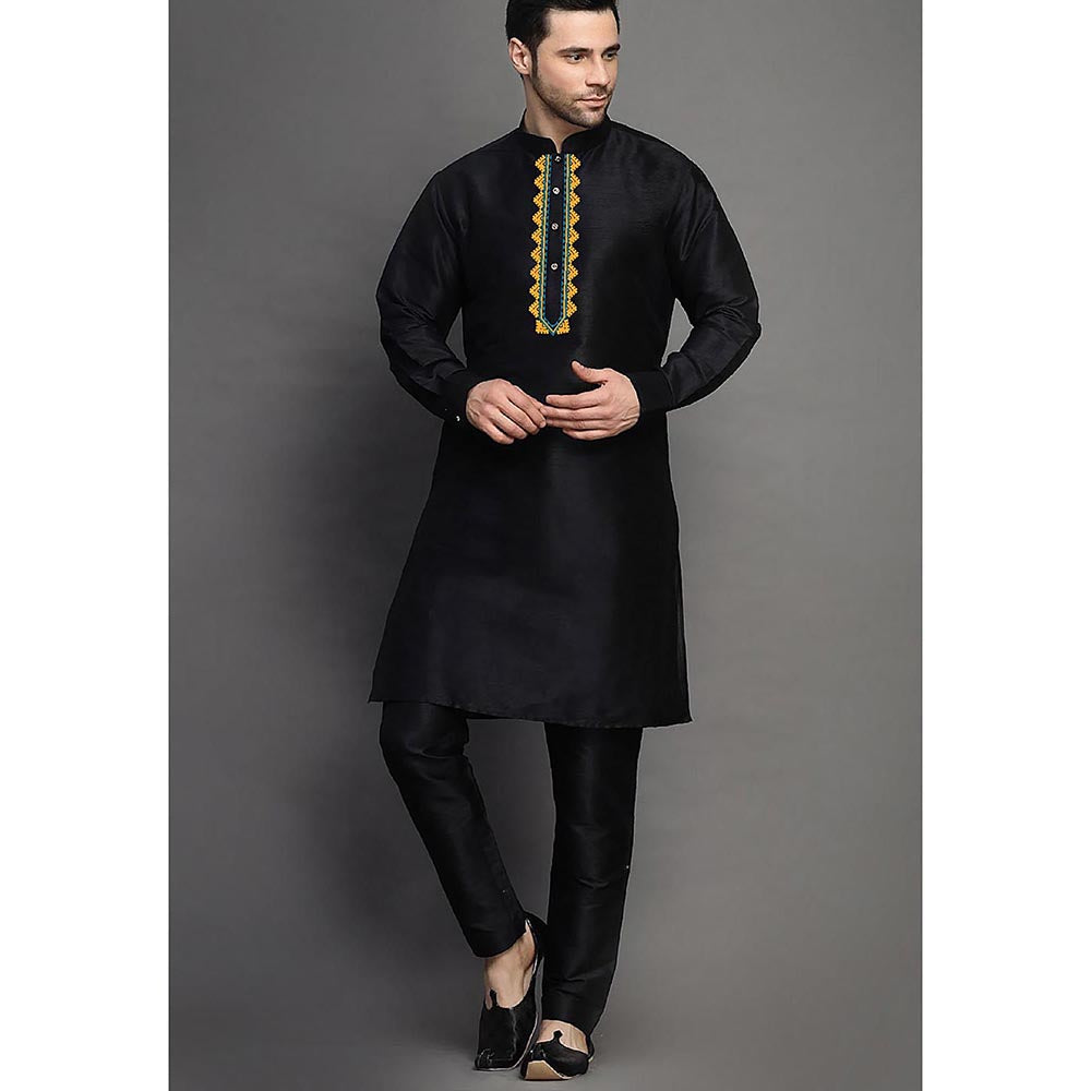 UTSAV FASHION Black Ethnic Thread Work Kurta and Pant