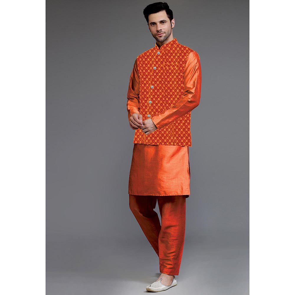 UTSAV FASHION Men Embroidered Kurta with Pants and Jacket