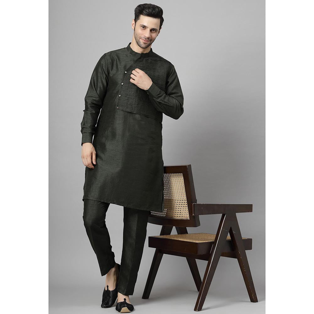 UTSAV FASHION Mandarin Collar Pleated Straight Kurta With Pant