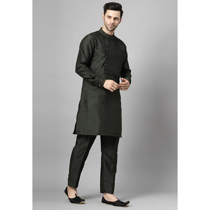 UTSAV FASHION Mandarin Collar Pleated Straight Kurta With Pant