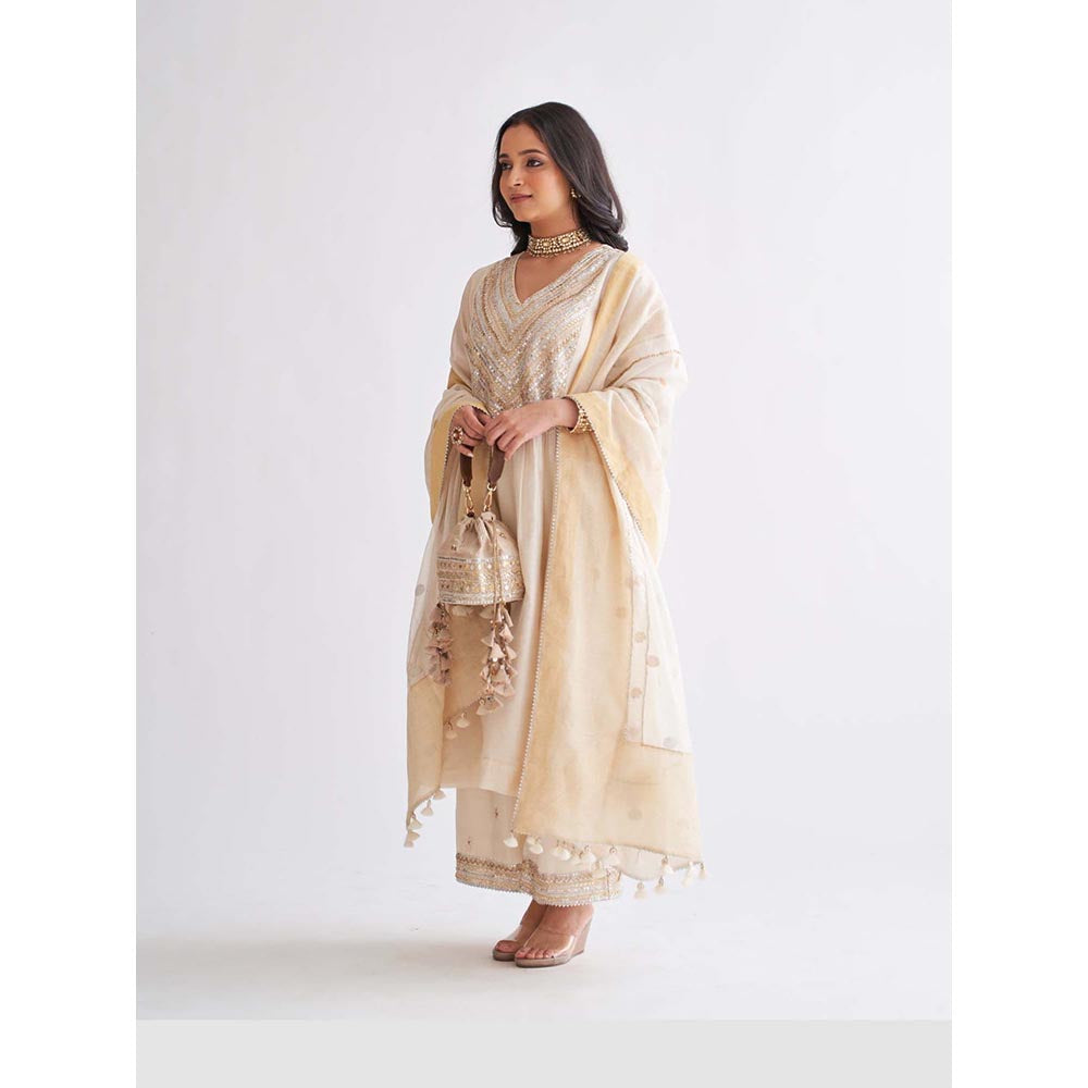 Vaaya The Sona Chandi with Gota Zari Handwork Kurta and Pant with Dupatta