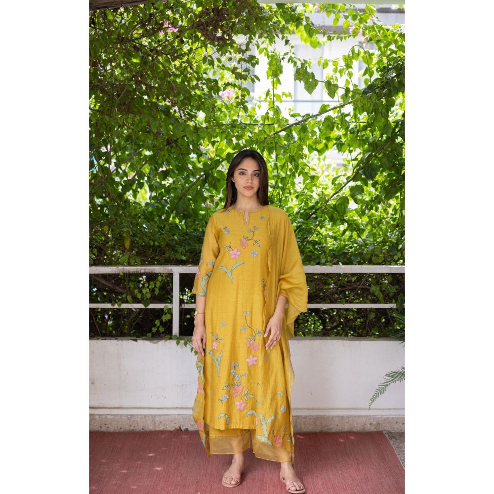 Vaayu Honeycomb Applique Kurta with Pant & Dupatta (Set of 3)