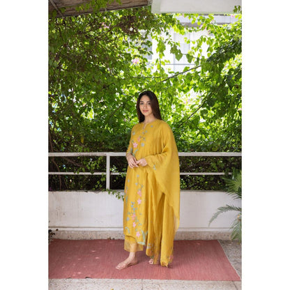 Vaayu Honeycomb Applique Kurta with Pant & Dupatta (Set of 3)