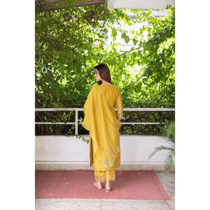 Vaayu Honeycomb Applique Kurta with Pant & Dupatta (Set of 3)