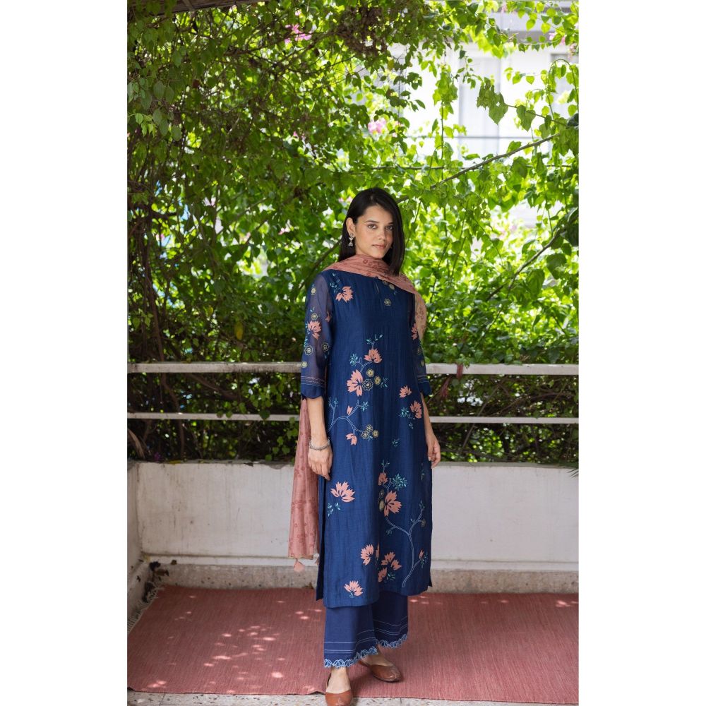 Vaayu Ink Floral Applique Kurta with Pant & Dupatta (Set of 3)