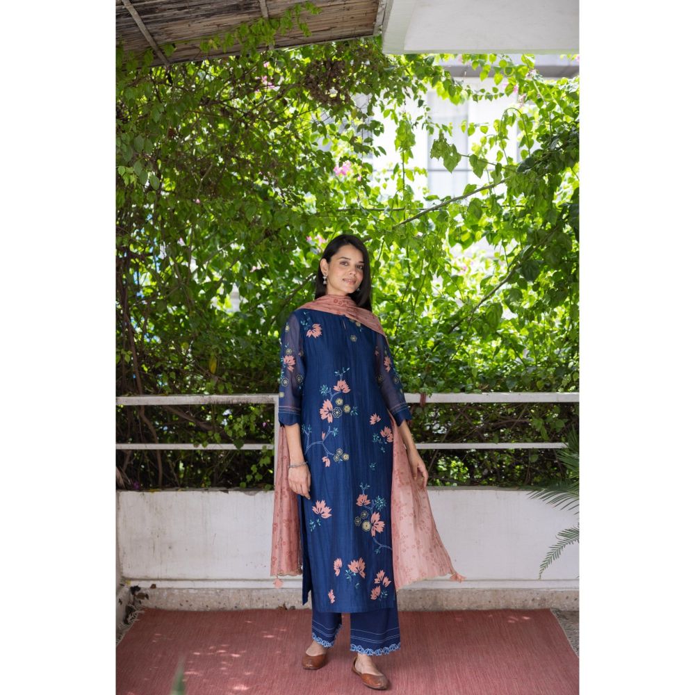 Vaayu Ink Floral Applique Kurta with Pant & Dupatta (Set of 3)