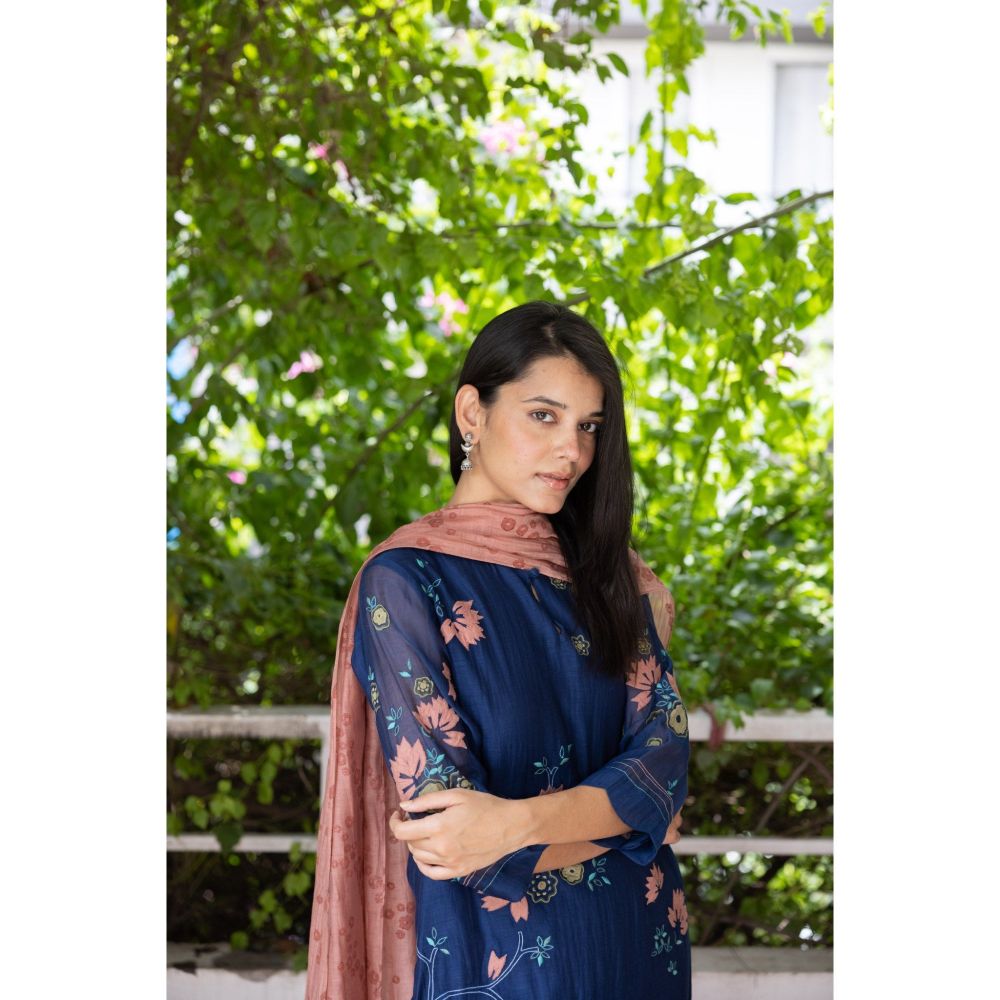 Vaayu Ink Floral Applique Kurta with Pant & Dupatta (Set of 3)