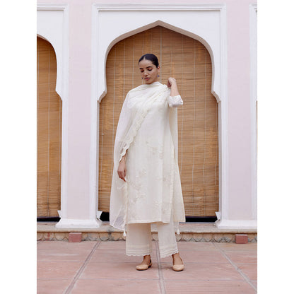 Vaayu White Swan Applique Kurta with Pant and Dupatta (Set of 3)