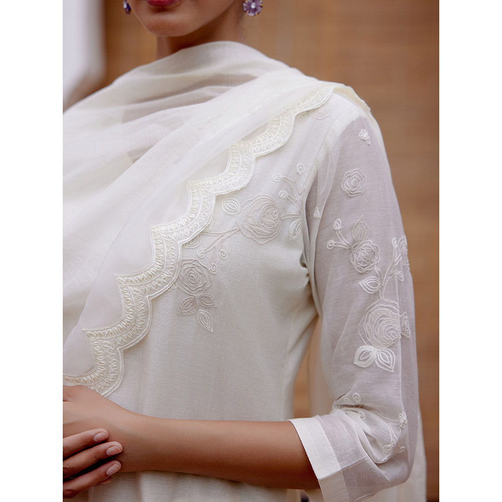 Vaayu White Swan Applique Kurta with Pant and Dupatta (Set of 3)