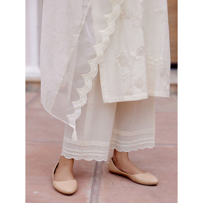 Vaayu White Swan Applique Kurta with Pant and Dupatta (Set of 3)