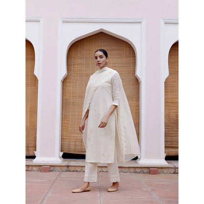 Vaayu White Swan Applique Kurta with Pant and Dupatta (Set of 3)