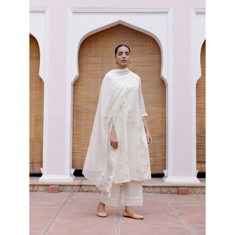Vaayu White Swan Applique Kurta with Pant and Dupatta (Set of 3)