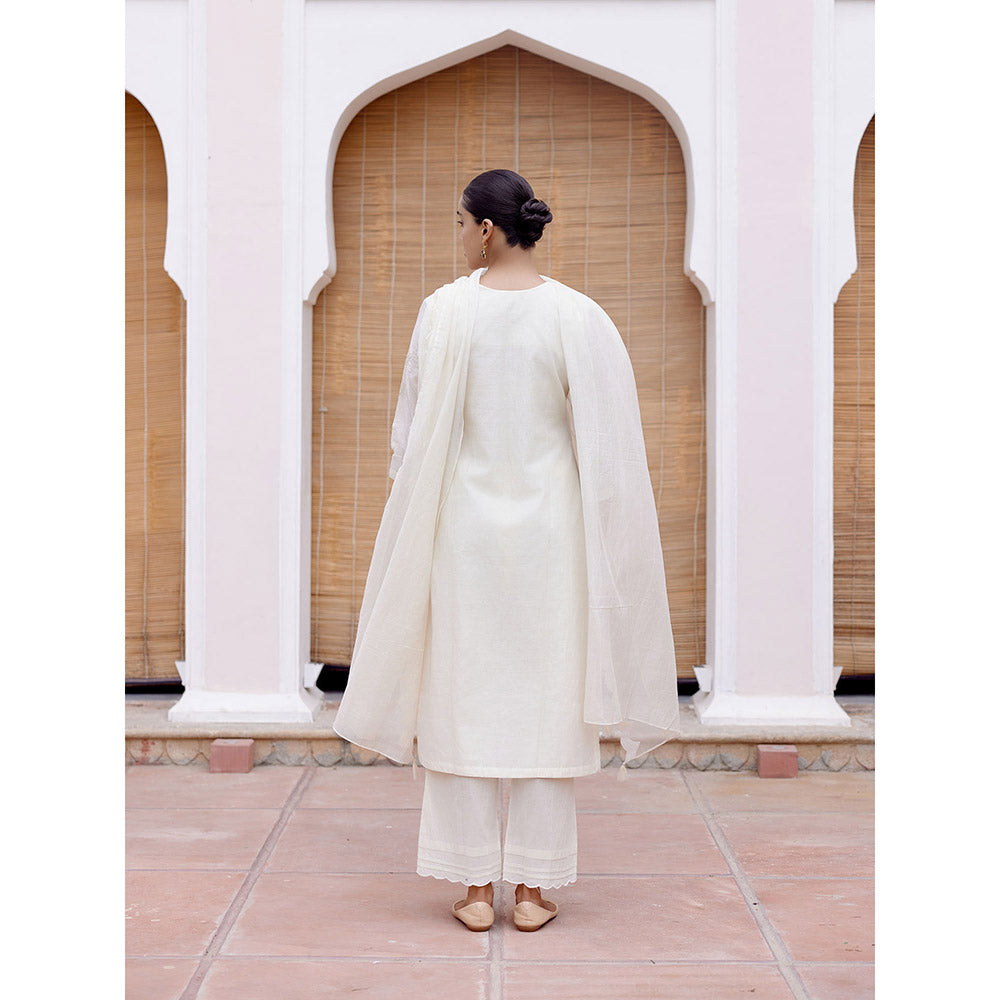 Vaayu White Swan Applique Kurta with Pant and Dupatta (Set of 3)