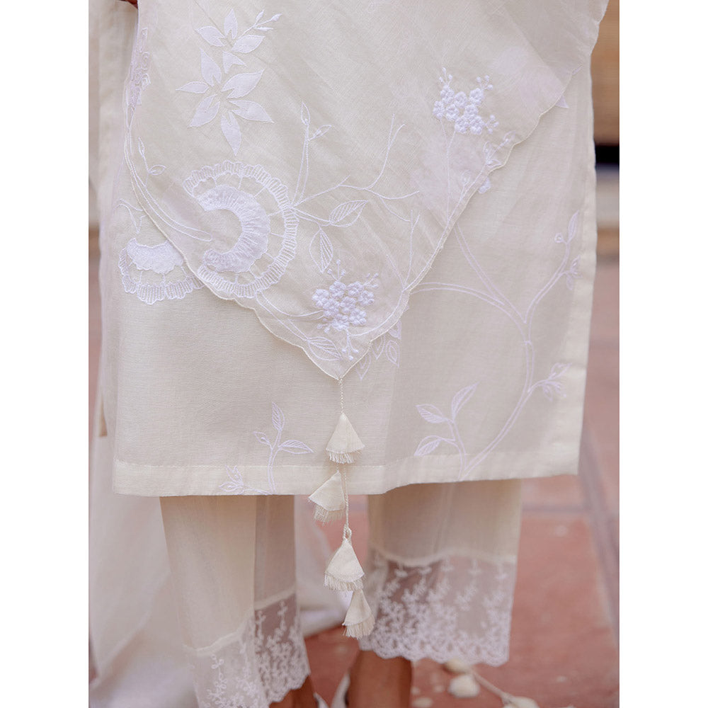 Vaayu White Swan Floral Embroidered Kurta with Pant and Dupatta (Set of 3)