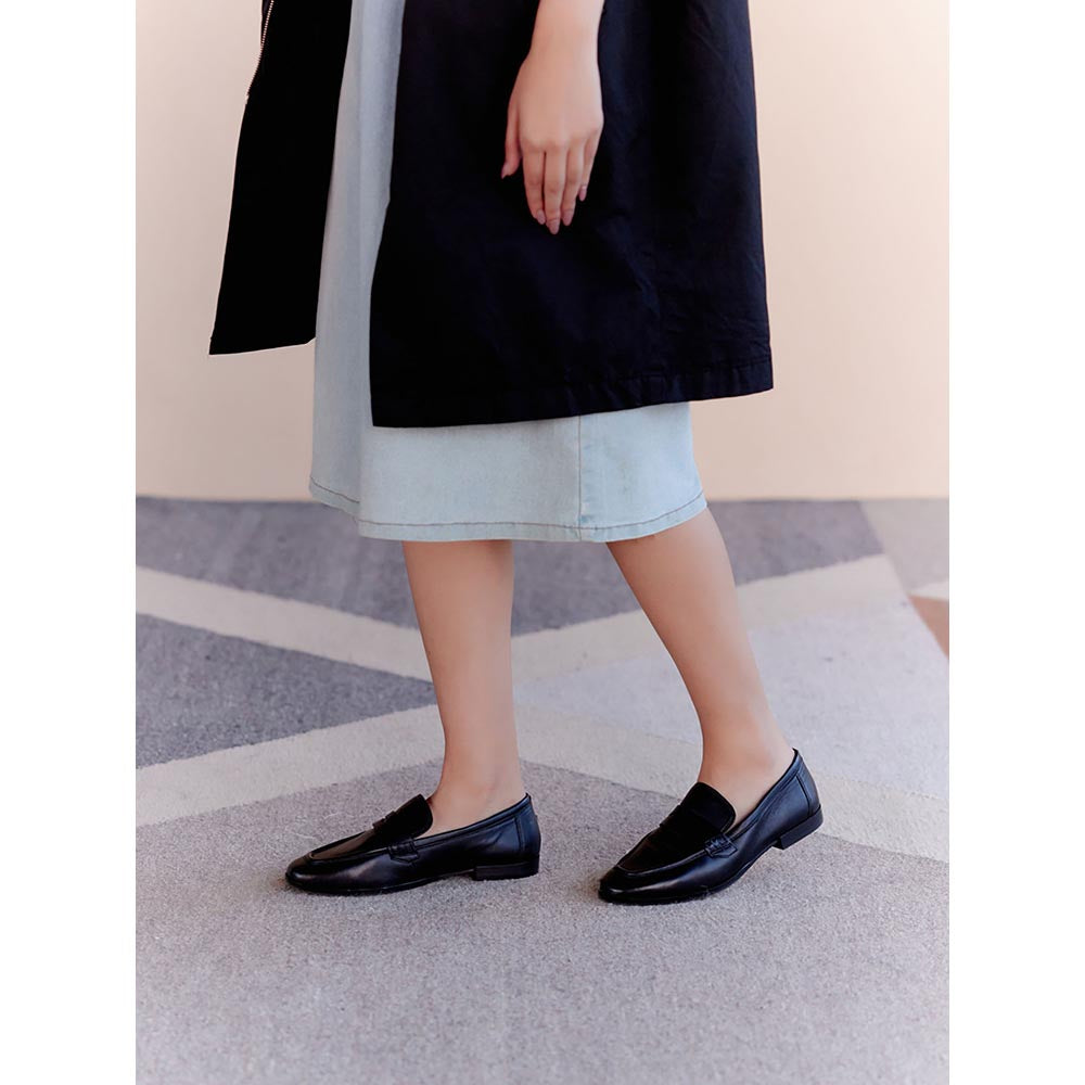 Vanilla Moon Black Solid Plain Loafers
