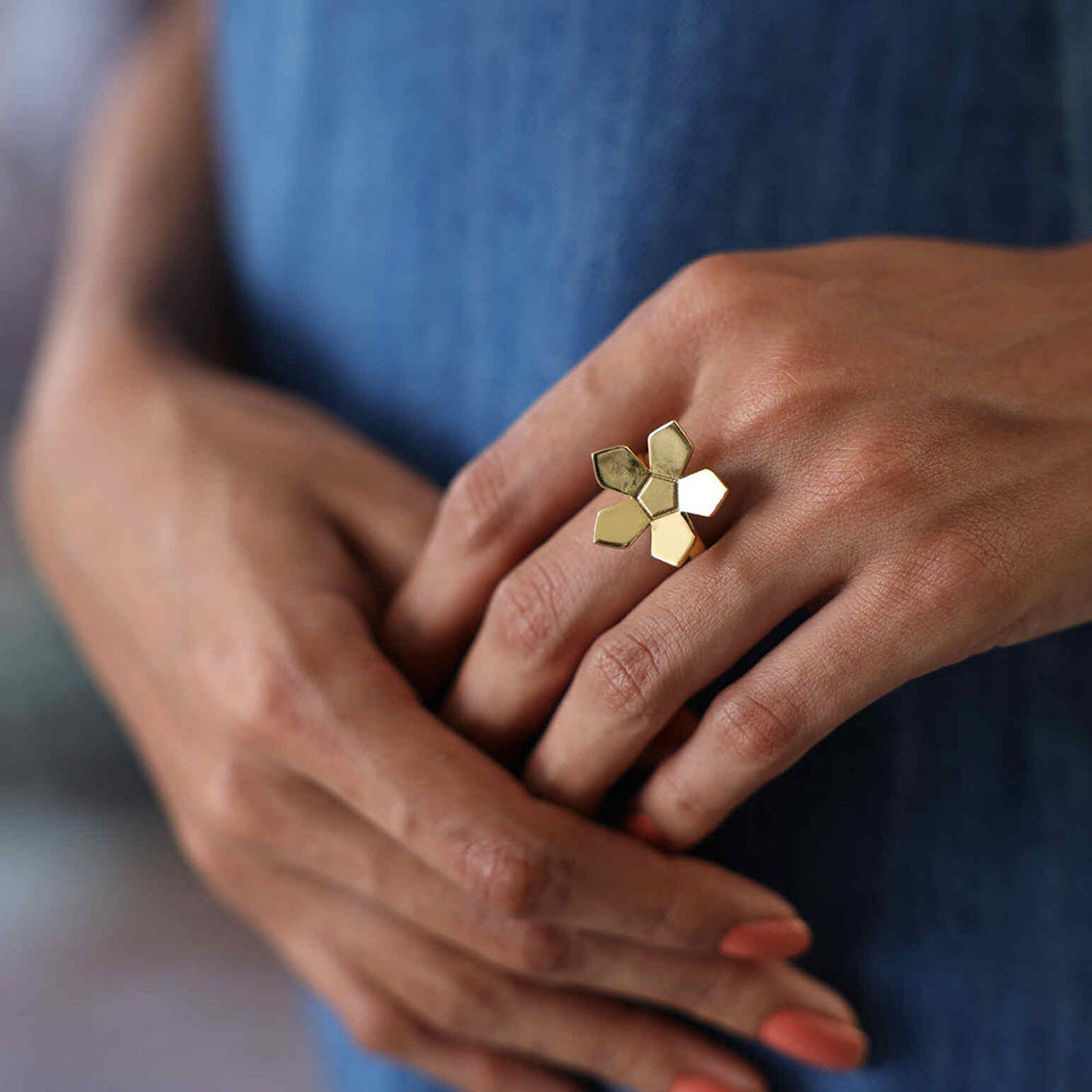 VARNIKA ARORA Adler Ring