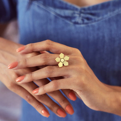 VARNIKA ARORA Adler Ring
