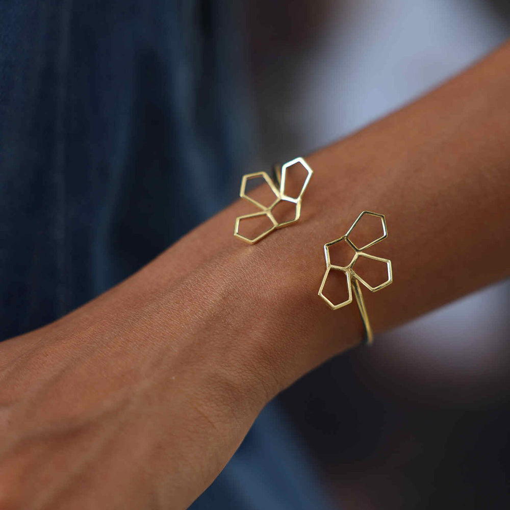 VARNIKA ARORA Clio Bangle