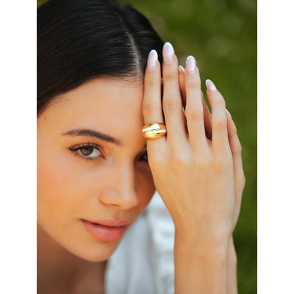 VARNIKA ARORA Verdora White Enamel Gold Ring