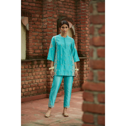 Vashisht Guru Dutt Blue Embroidered Panelled Short Kurta with Pant and Dupatta (Set of 3)