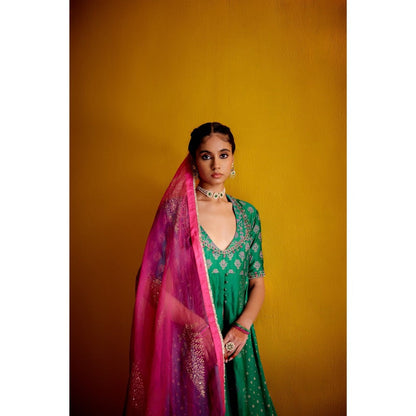 Vashisht Guru Dutt Green Block Printed Kurta with Dupatta and Pant (Set of 3)