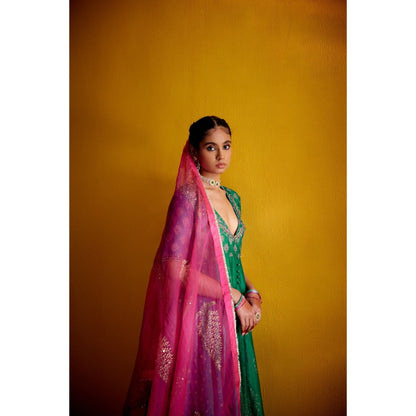 Vashisht Guru Dutt Green Block Printed Kurta with Dupatta and Pant (Set of 3)