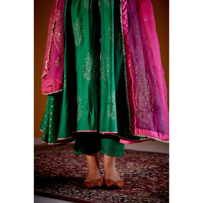 Vashisht Guru Dutt Green Block Printed Kurta with Dupatta and Pant (Set of 3)