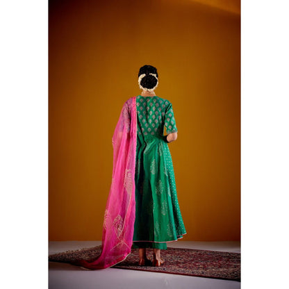 Vashisht Guru Dutt Green Block Printed Kurta with Dupatta and Pant (Set of 3)