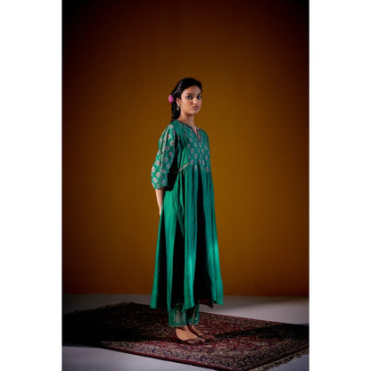Vashisht Guru Dutt Green Woven Chanderi Kurta with Dupatta and Pant (Set of 3)