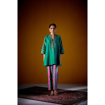 Vashisht Guru Dutt Green Block Printed Embroidered Short Kurta with Pant (Set of 2)