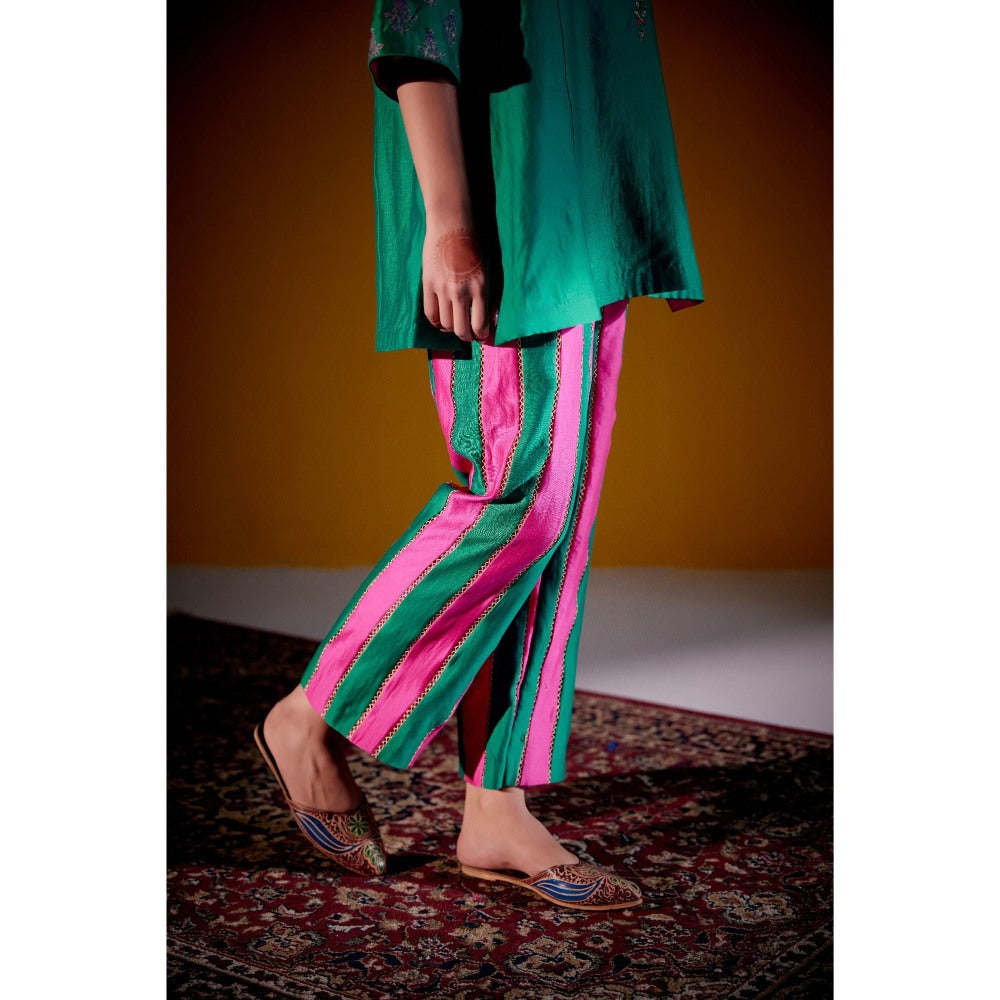 Vashisht Guru Dutt Green Block Printed Embroidered Short Kurta with Pant (Set of 2)