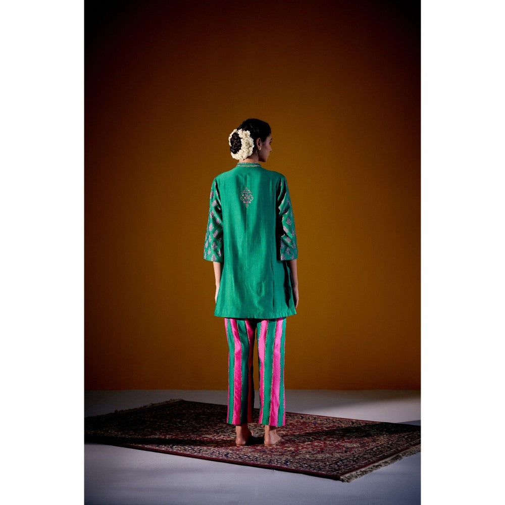 Vashisht Guru Dutt Green Block Printed Embroidered Short Kurta with Pant (Set of 2)