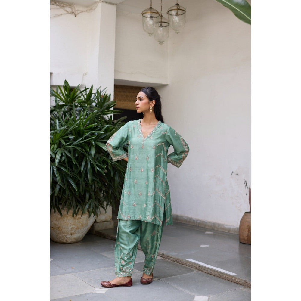 Vashisht Guru Dutt Green Chand Kurta with Salwar and Dupatta (Set of 3)