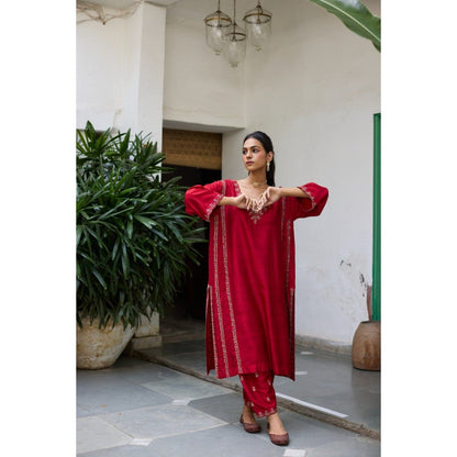 Vashisht Guru Dutt Red Sukh Kurta with Salwar and Dupatta (Set of 3)